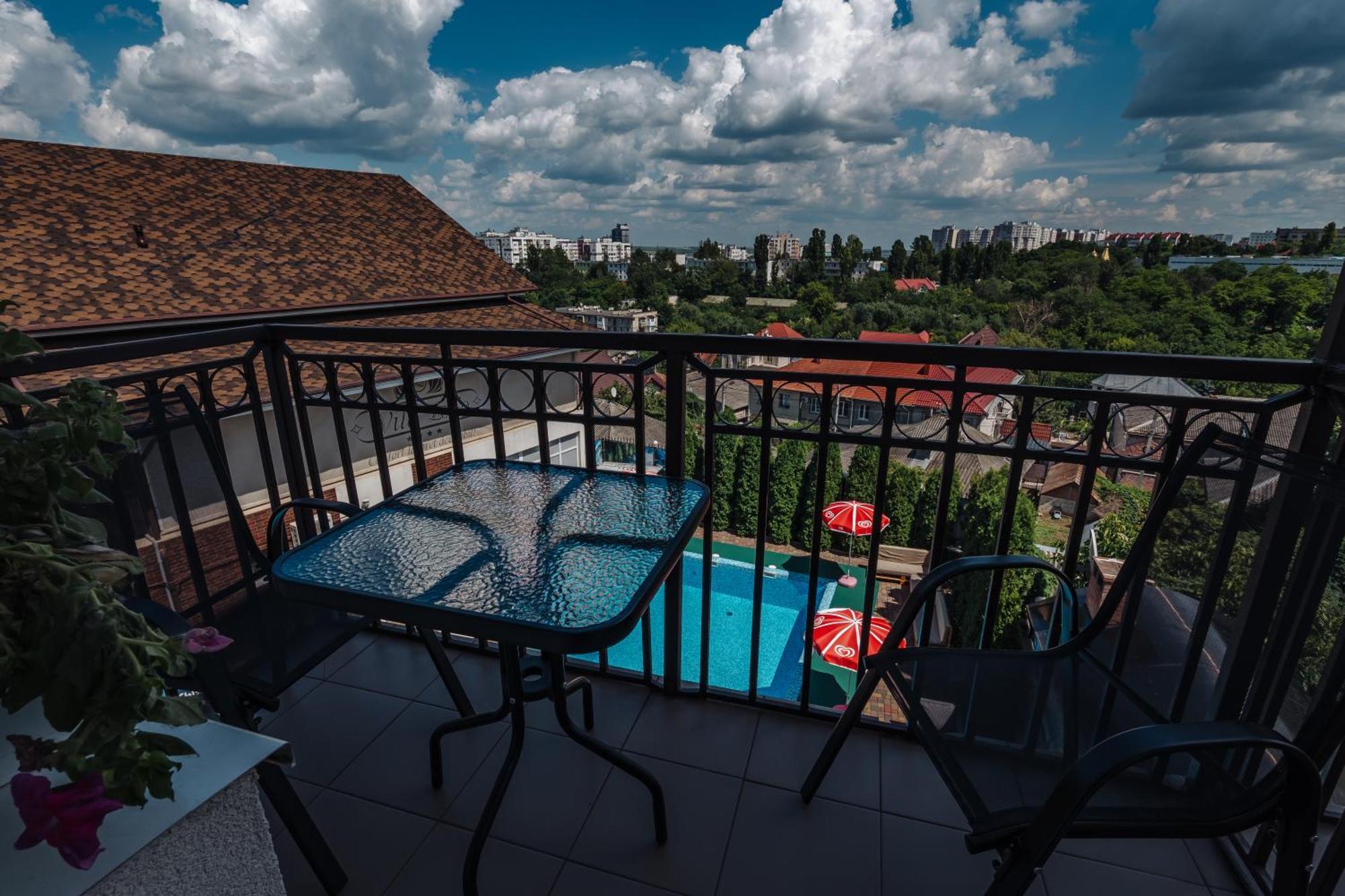 Lolo'S Bliss Hotel Chisinau Luaran gambar